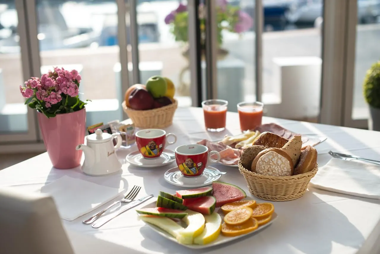 Hotel Villa Garuti Padenghe sul Garda 4*,